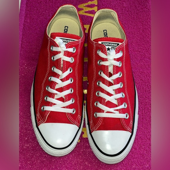 Converse ~ Chuck Taylor Excellent Condition - Picture 3 of 7